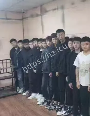精神小伙